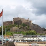 Nejmohutnější hrad ostrova na Hoře pýchy - Mont Orgueill
