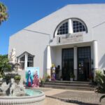 Nenápadný vstup do likérky Mulher de Capote ve městě Ribeira Grande