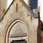 Neogotický portál kostela sv. Kateřiny Alexandrijské
