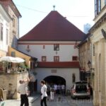 Kamenná brána je jedinou ze zachovaných bran Gradce