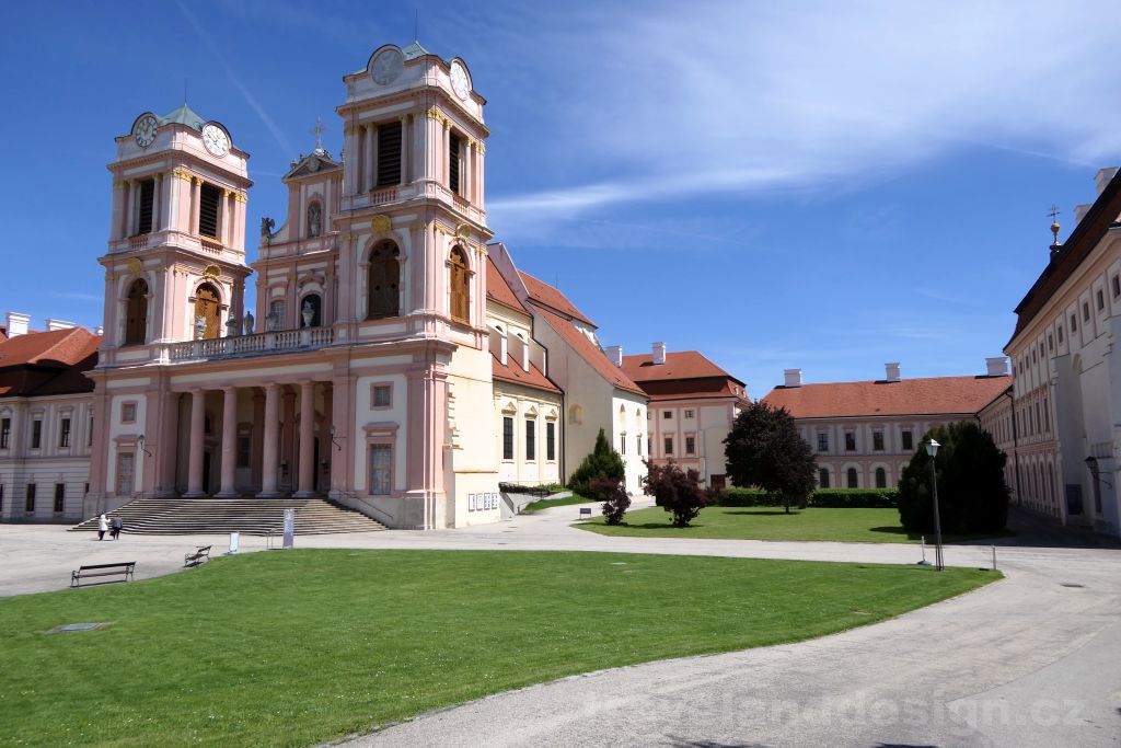 Obrovský areál benediktinského kláštera Göttweig
