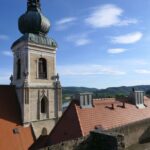 Pohled na farní kostel sv. Mikuláše ve Steinu