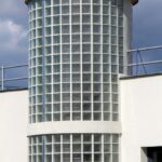 Detail luxferové věže na funkcionalistické vile